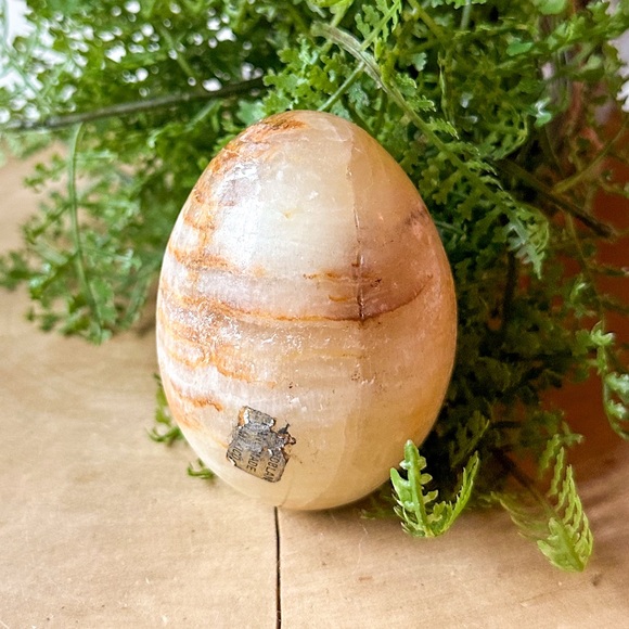 Banded Tan & Brown Carved Onyx Gemstone Crystal Egg Vintage - Picture 2 of 6